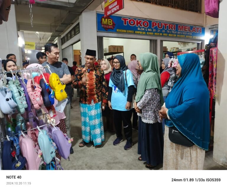 Serap Keluh Kesah Pedagang Pasar Paslon No 1 Yophi – Lukman Disambut  Hangat Para Pedagang