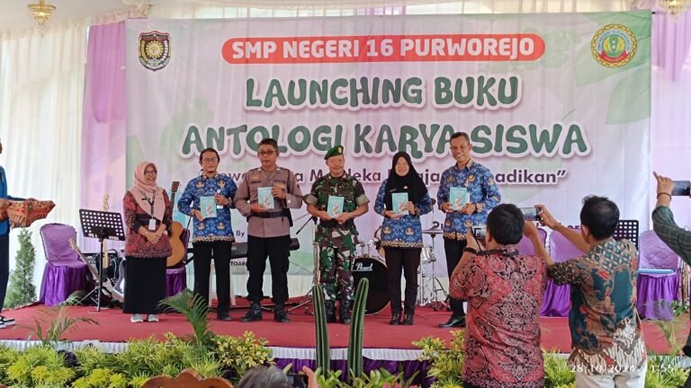 Launching Buku Antologi Karya Siswa Perdana 32 Siswa SMPN 16 Purworejo Dapatkan Nilai Terbaik