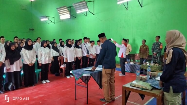 Sebanyak 147 Anggota KPPS Terpilih Desa Hegarmanah Dilantik dan Diambil Sumpahnya