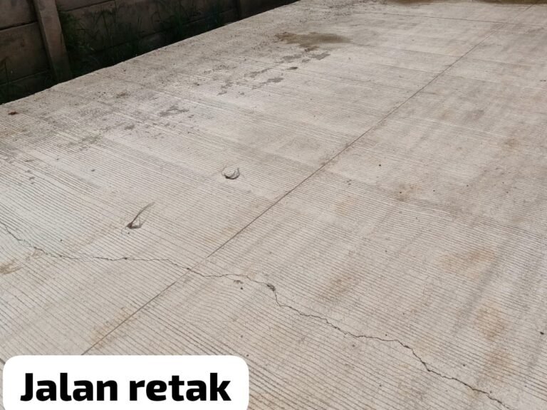 Baru 4 Hari Dipakai Jalan Beton yang Dikerjakan Dinas Kabupaten Bogor Sudah Retak dan Ditambal Sulam