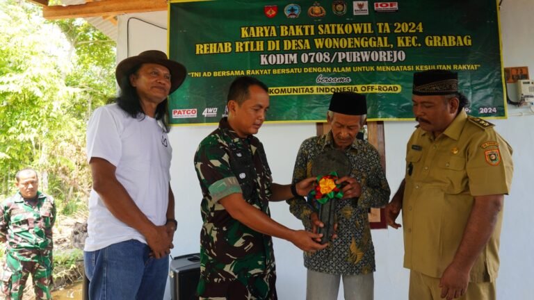 Serah Terima Kunci Rumah Program RTLH Kepada Turut Warga Wonoenggal