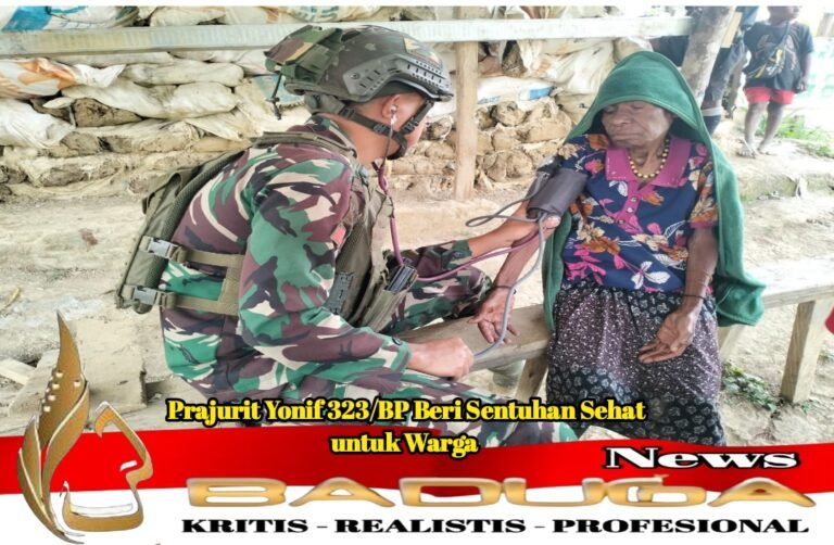 Prajurit Yonif 323/BP Berikan Sentuhan Sehat untuk Warga Papua Prajurit Yonif 323/BP Berikan Sentuhan Sehat untuk Warga Papua