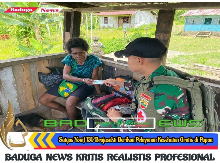 Bantu Masyarakat Perbatasan, Satgas Yonif 131/Brajasakti Berikan Pelayanan Kesehatan Gratis di Papua