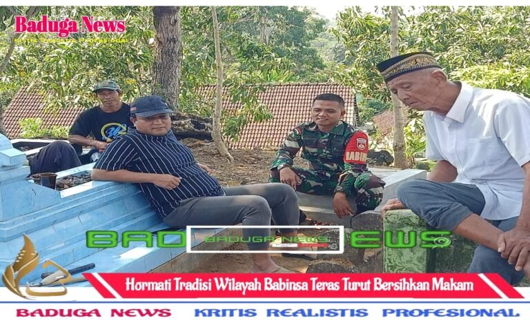 Hormati Tradisi Wilayah Babinsa Teras Turut Bersihkan Makam