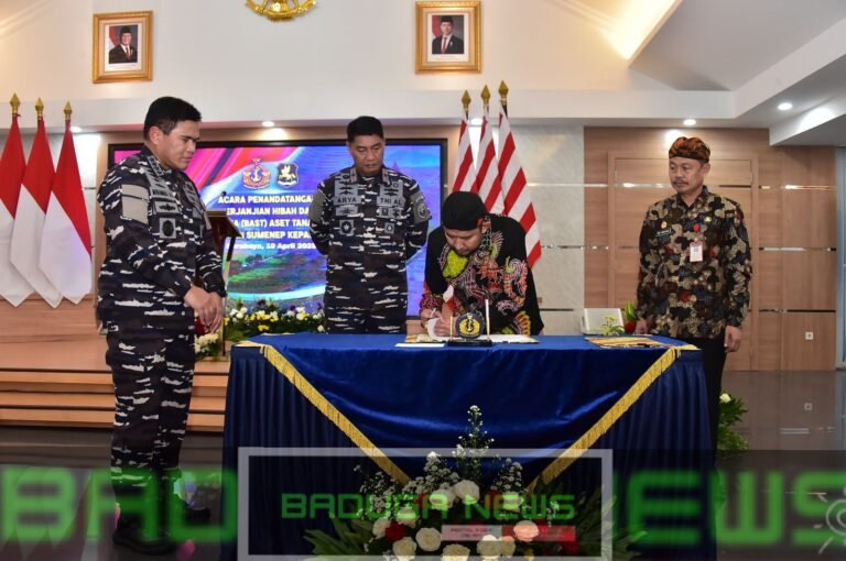 TNI AL Akan Bangun Pangkalan di Madura, Kasal Terima Aset Tanah Barang Pemerintah Kabupaten Sumenep