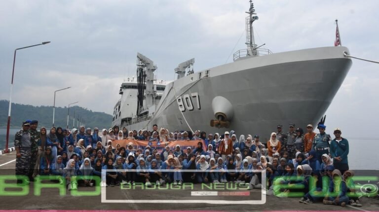 Tumbuhkan Semangat Nasionalisme dan Kebaharian, KRI Bontang-907 Beri Wawasan Edukatif Murid SMPN 30 Bandar Lampung