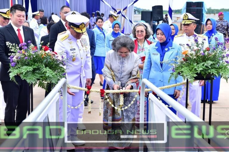 Tingkatkan Penggunaan Produk Dalam Negeri, Kasal Pimpin Delivery Ceromony KRI Bung Hatta-370 di Batam