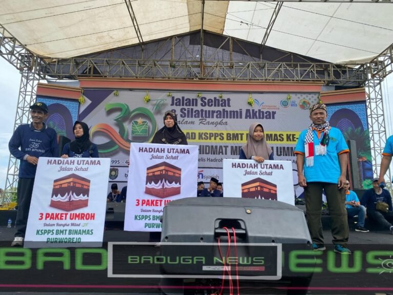Tangis Bahagia Warnai Milad ke-30 KSPPS BMT Binamas, Nurul Rohmah Peraih Hadiah Umroh