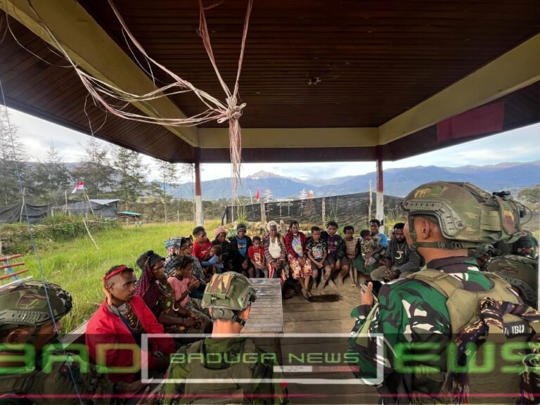 Ngopi Bareng TNI dan Warga Papua: Merajut Kedekatan di Pegunungan