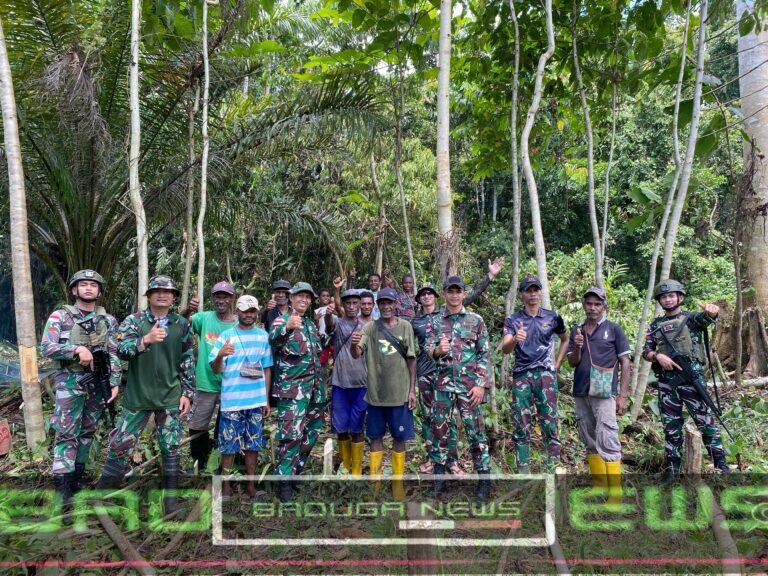 Tanah Papua Subur, Satgas 131/Brajasakti Ajak Warga Bercocok Tanam Guna Dukung Program Ketahanan Pangan Pemerintah