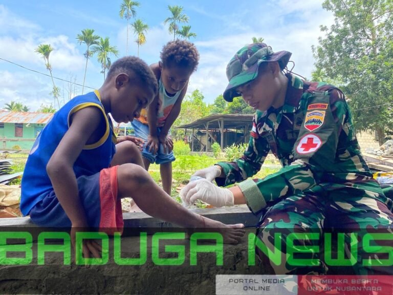 Berbagi Kasih di Perbatasan Papua, Satgas Yonif 131/Brajasakti Berikan Pelayanan Kesehatan Gratis Kepada Masyarakat