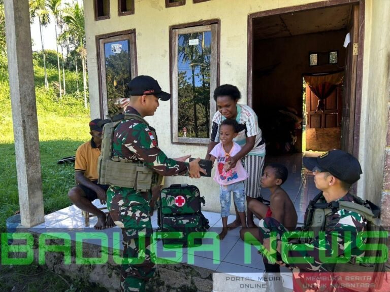 Bantu Kesulitan Masyarakat Perbatasan Papua, Satgas Yonif 131/Brajasakti Berikan Pelayanan Kesehatan Gratis